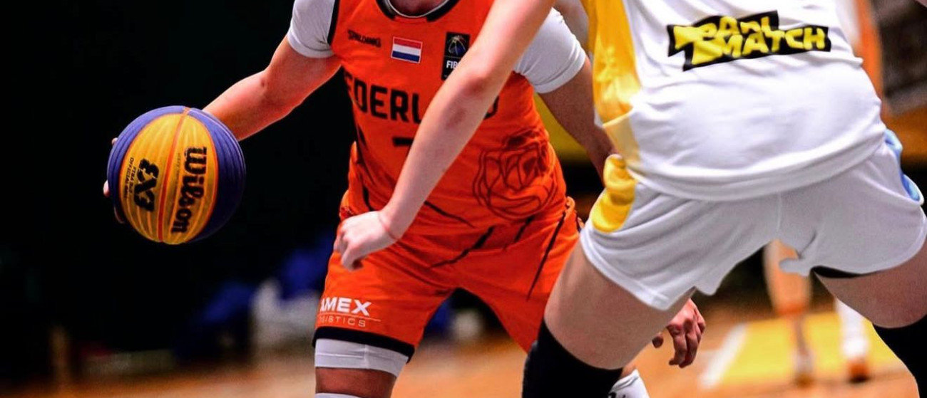 3x3 TeamNL basketbalster Karin Kuijt opent indoor basketbalevenement in Lelystad.jpeg