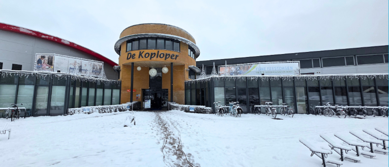 Zwembad-de-koploper-winter-sneeuw-pand-zwemmen-lelystad-flevoland