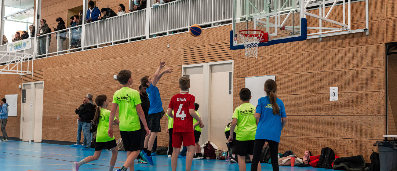 250 scholieren doen mee aan 3x3 schoolbasketbaltoernooi