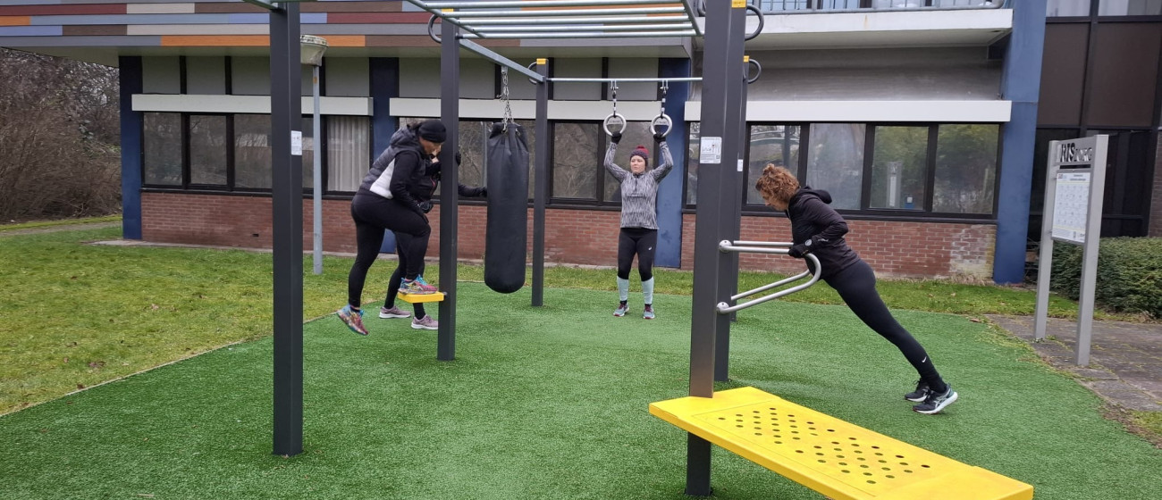 Foto Calisthenics bij beweegtuin IrisZorg