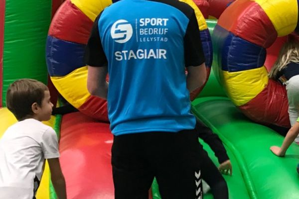 Pieten-gym-in-Sportbedrijf-Lelystad-cropped.jpg