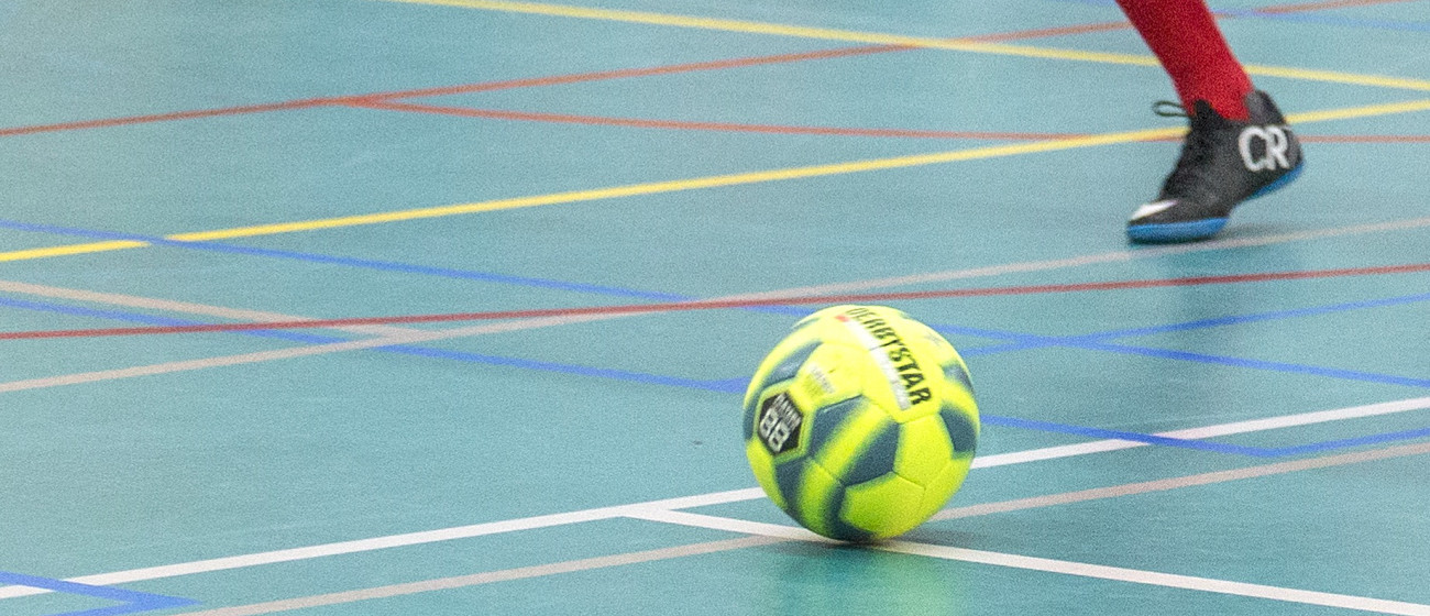 Zaalvoetbal-Fotostudiowierd-cropped.jpg