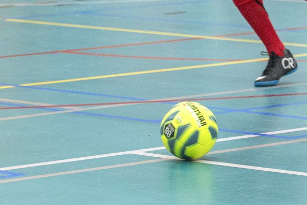 Zaalvoetbal-Fotostudiowierd-cropped.jpg
